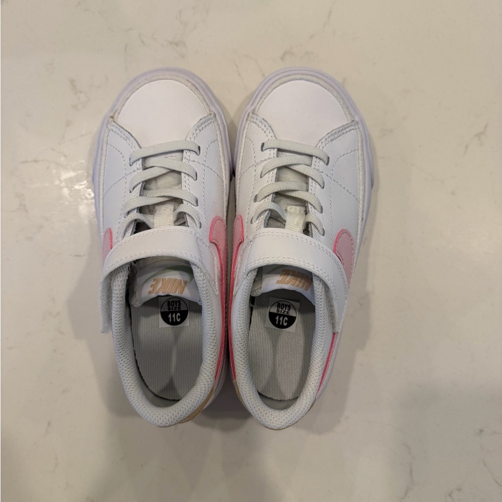 Nike Court Legacy Kids Sneakers in White and Pink